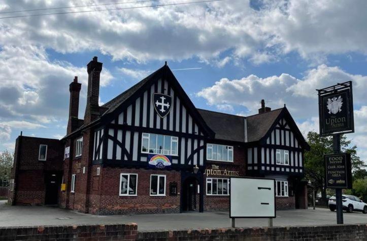 The Upton Arms With Letting Hotel